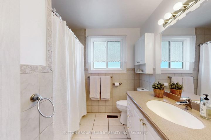 Photo 23 at 3466 Cedar Creek Drive, Applewood, Mississauga