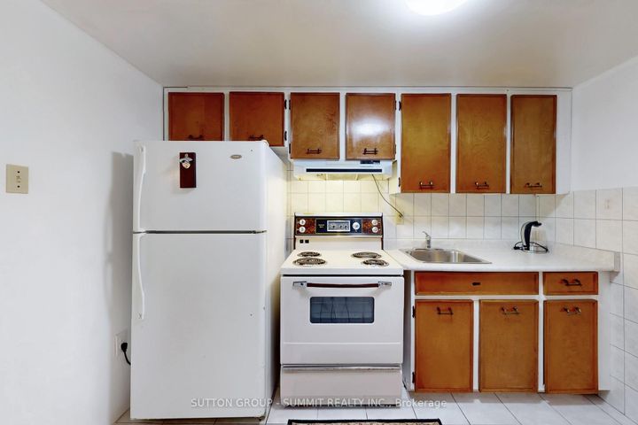 Photo 39 at 3466 Cedar Creek Drive, Applewood, Mississauga