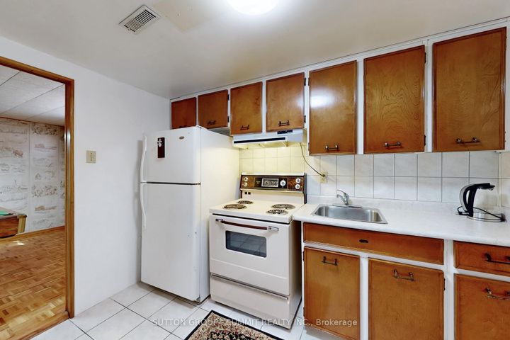 Photo 40 at 3466 Cedar Creek Drive, Applewood, Mississauga