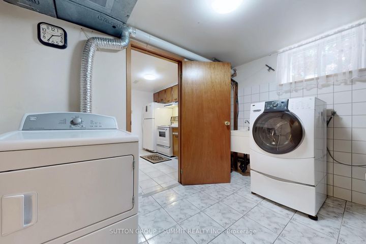 Photo 41 at 3466 Cedar Creek Drive, Applewood, Mississauga