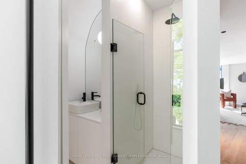 Photo 36 at 44 Foxley Street, Bellwoods, Toronto