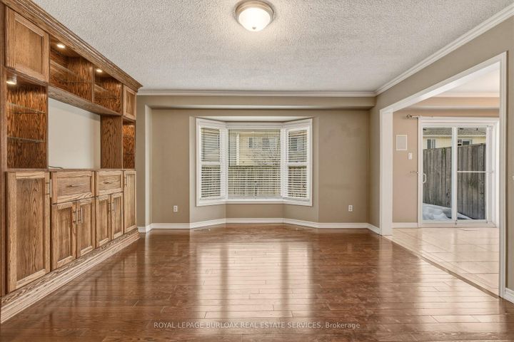 Photo 4 at 95 Thornlodge Drive, Waterdown, Hamilton