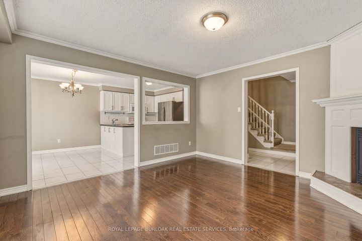 Photo 6 at 95 Thornlodge Drive, Waterdown, Hamilton