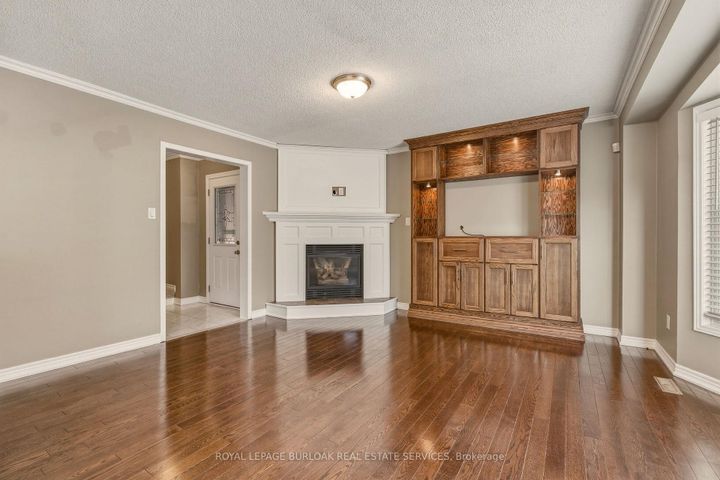 Photo 7 at 95 Thornlodge Drive, Waterdown, Hamilton