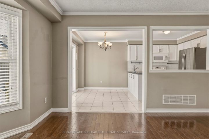 Photo 8 at 95 Thornlodge Drive, Waterdown, Hamilton