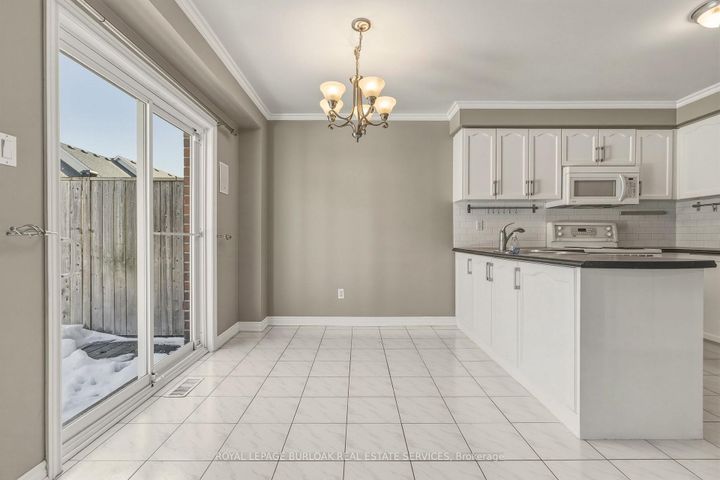 Photo 9 at 95 Thornlodge Drive, Waterdown, Hamilton