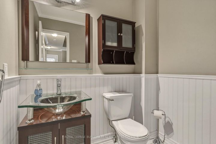 Photo 13 at 95 Thornlodge Drive, Waterdown, Hamilton