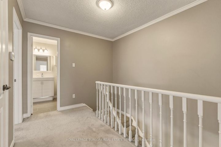Photo 14 at 95 Thornlodge Drive, Waterdown, Hamilton