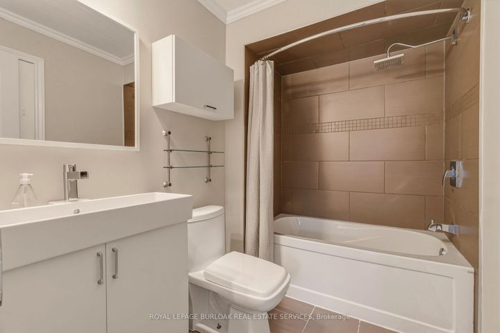 Photo 18 at 95 Thornlodge Drive, Waterdown, Hamilton