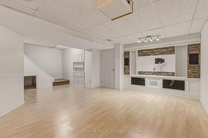 Photo 19 at 95 Thornlodge Drive, Waterdown, Hamilton