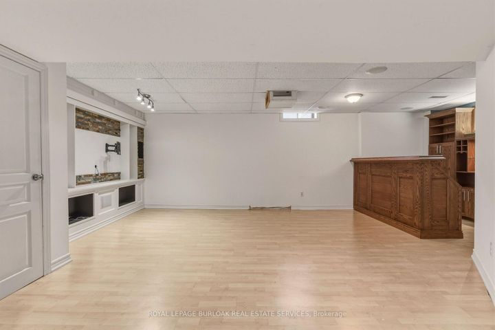 Photo 23 at 95 Thornlodge Drive, Waterdown, Hamilton