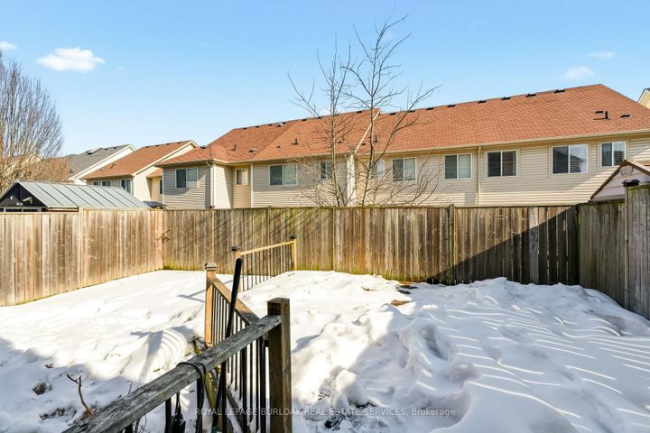 Photo 24 at 95 Thornlodge Drive, Waterdown, Hamilton
