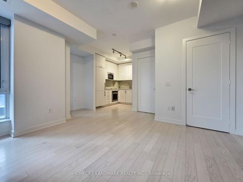 Photo 3 at 605 - 330 Richmond Street W, Waterfront Communities C1, Toronto