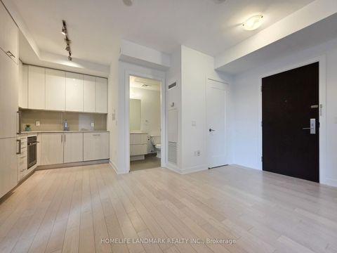 Photo 4 at 605 - 330 Richmond Street W, Waterfront Communities C1, Toronto