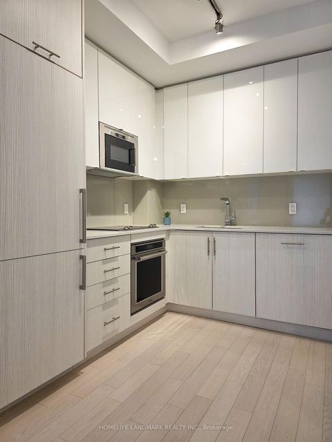 Photo 5 at 605 - 330 Richmond Street W, Waterfront Communities C1, Toronto