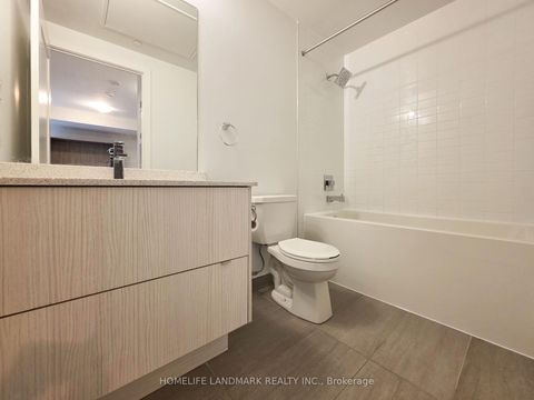 Photo 9 at 605 - 330 Richmond Street W, Waterfront Communities C1, Toronto