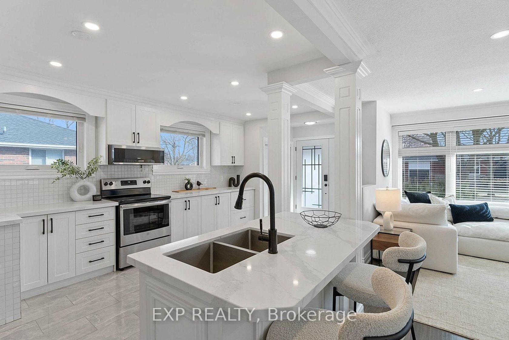 39 Hobden Place, Richview, Toronto photo 9