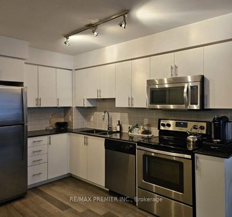 Photo 12 at 318 - 372 Highway 7, Doncrest, Richmond Hill