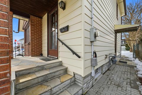 Photo 3 at 30 Thomas Street, Lakeview, Oshawa