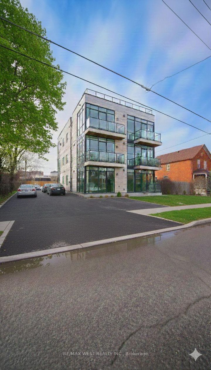 Photo 1 at 164 Albert Street, Central, Oshawa