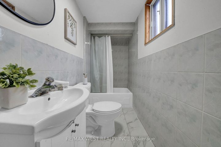 Photo 13 at 164 Albert Street, Central, Oshawa