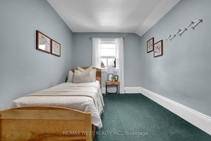 Photo 16 at 164 Albert Street, Central, Oshawa