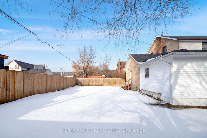 Photo 33 at 164 Albert Street, Central, Oshawa