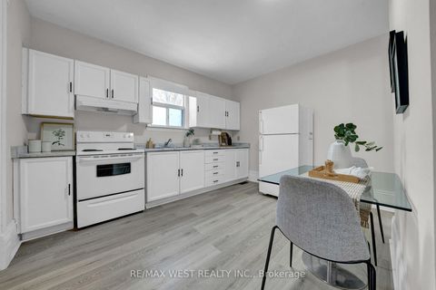 Photo 9 at 164 Albert Street, Central, Oshawa