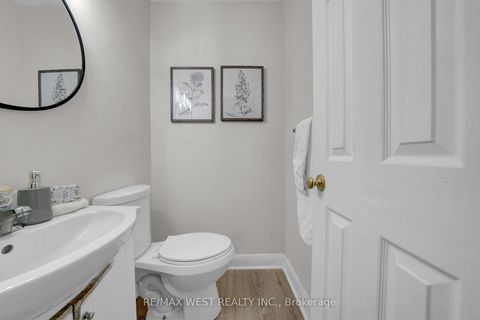 Photo 12 at 164 Albert Street, Central, Oshawa