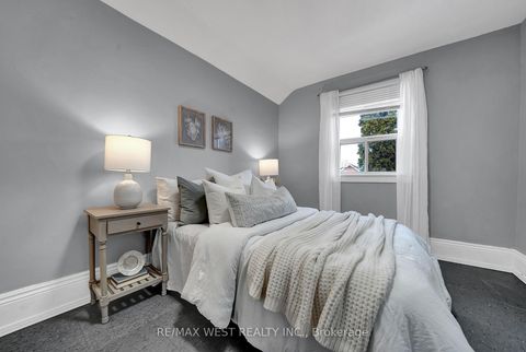 Photo 18 at 164 Albert Street, Central, Oshawa