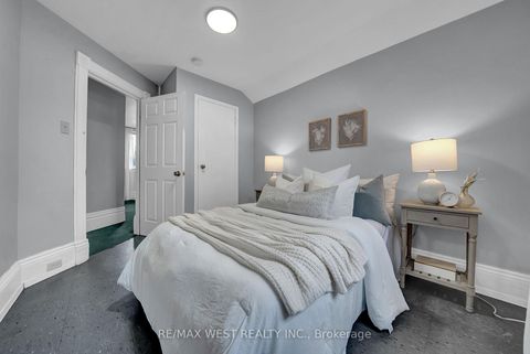 Photo 19 at 164 Albert Street, Central, Oshawa