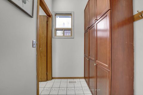 Photo 25 at 164 Albert Street, Central, Oshawa