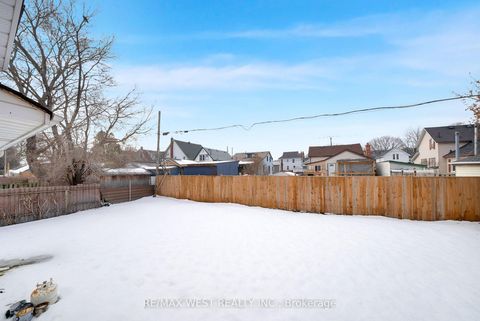 Photo 27 at 164 Albert Street, Central, Oshawa