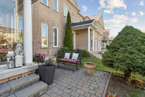 Photo 2 at 76 Timberwolf Crescent, Vellore Village, Vaughan