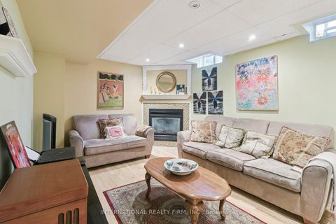 Photo 32 at 76 Timberwolf Crescent, Vellore Village, Vaughan