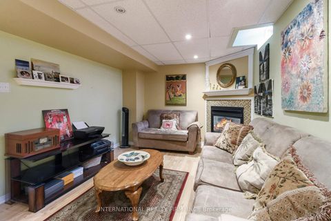 Photo 33 at 76 Timberwolf Crescent, Vellore Village, Vaughan