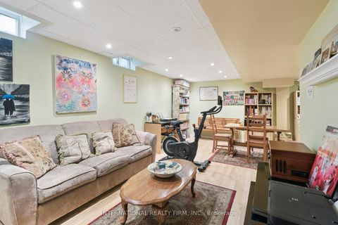 Photo 34 at 76 Timberwolf Crescent, Vellore Village, Vaughan