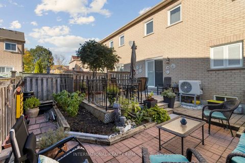 Photo 41 at 76 Timberwolf Crescent, Vellore Village, Vaughan