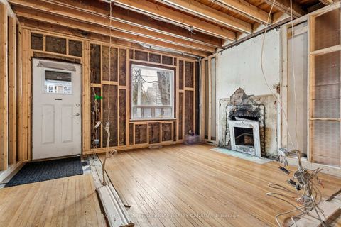 Photo 3 at 34 Indian Road, Swansea, Toronto