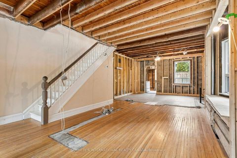 Photo 5 at 34 Indian Road, Swansea, Toronto