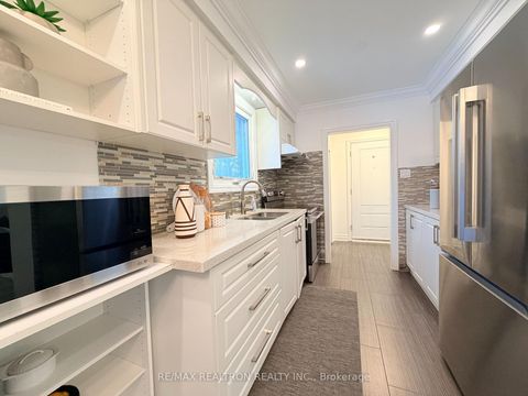 Photo 10 at 19 Shoreview Drive, West Hill, Toronto