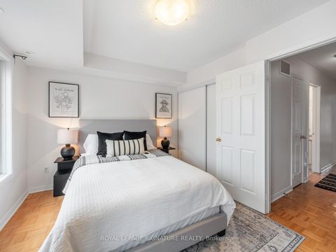 Photo 11 at 985 Roselawn Avenue, Belgravia, Toronto