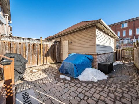 Photo 29 at 985 Roselawn Avenue, Belgravia, Toronto