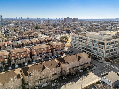 Photo 32 at 985 Roselawn Avenue, Belgravia, Toronto