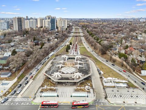 Photo 35 at 985 Roselawn Avenue, Belgravia, Toronto