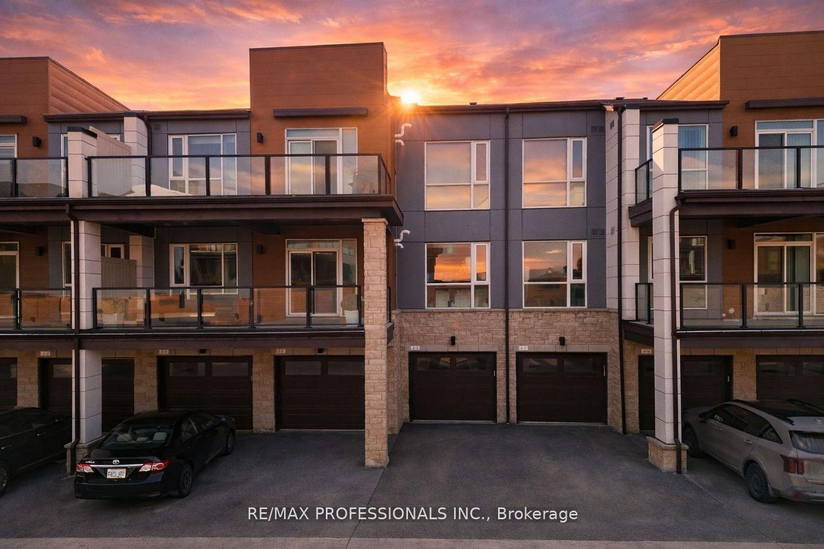 208 - 2393 Bronte Road, WM Westmount, Oakville by Loree Meneguzzi Real Estate 208 - 2393 Bronte Road, WM Westmount, Oakville