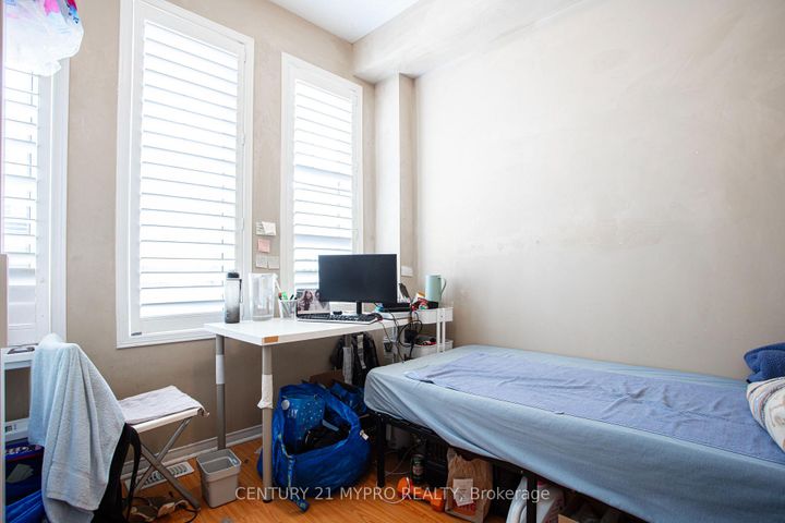 Photo 4 at 22 Mansur Terrace, York University Heights, Toronto