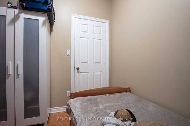 Photo 6 at 22 Mansur Terrace, York University Heights, Toronto