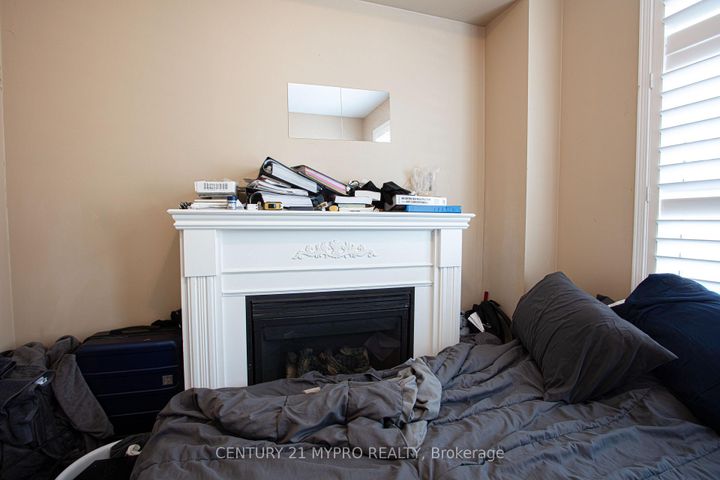 Photo 7 at 22 Mansur Terrace, York University Heights, Toronto