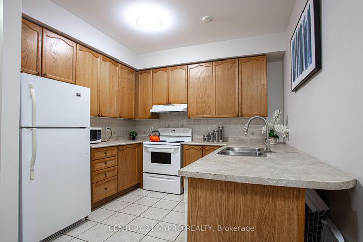 Photo 8 at 22 Mansur Terrace, York University Heights, Toronto